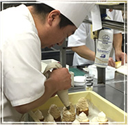 チーフパティシエ 岡本 隆仁